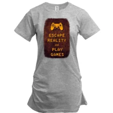 Туника с надписью "Escape reality and play games"