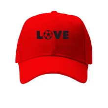 Кепка с надписью LOVE и футбольным мячом вместо O