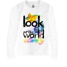 Дитячий лонгслів Look at the world differently з хамелеоном