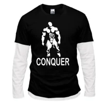Комбинированный лонгслив с бодибилдером и надписью «Conquer»