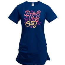 Подовжена футболка з написом "Positive vibes only"