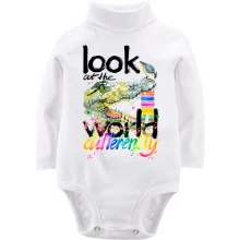 Детское боди с длинным рукавом Look at the world differently с крокодилом