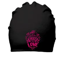 Хлопковая шапка с надписью «All you need is love»