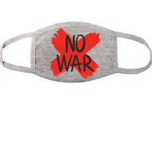 Маска з написом «No War» і червоним хрестом