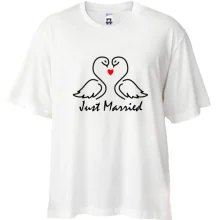 Футболка Oversize Just Married с контурными лебедями