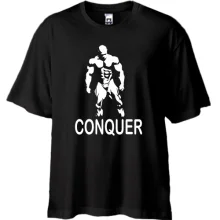 Футболка Oversize с бодибилдером и надписью «Conquer»