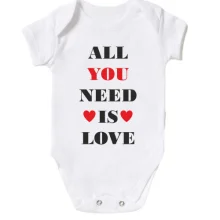 Детское боди с надписью «All you need is love» и сердцами