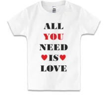 Детская футболка с надписью «All you need is love» и сердцами
