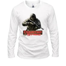 Лонгслив с бойцом и красным логотипом Counter Strike