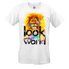 Мужская футболка Look at the world differently со львом