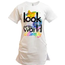 Туника Look at the world differently с хамелеоном