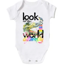 Детское боди Look at the world differently с крокодилом
