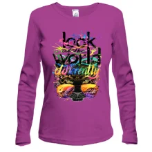 Женский лонгслив с пантерой "Look at the world differentty"