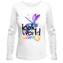 Женский лонгслив с стрекозой "Look at the world differentty"