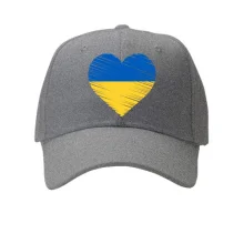Кепка с сердцем в цветах национального флага