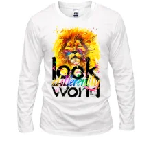 Чоловічий лонгслів Look at the world differently з левом
