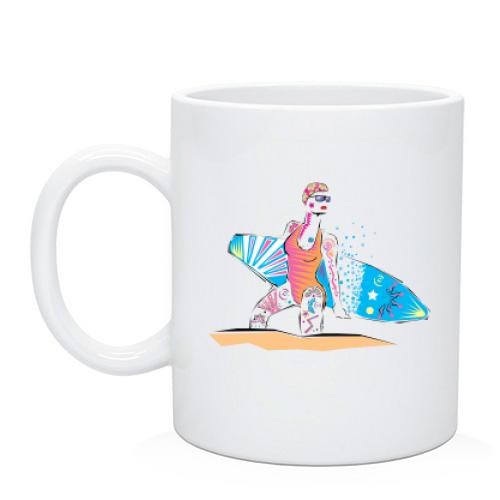 Чашка з серфінгисткою