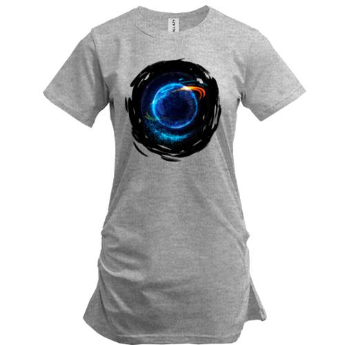 Подовжена футболка з синьою планетою