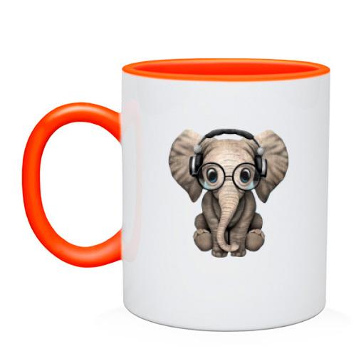 Чашка со слоником в наушниках