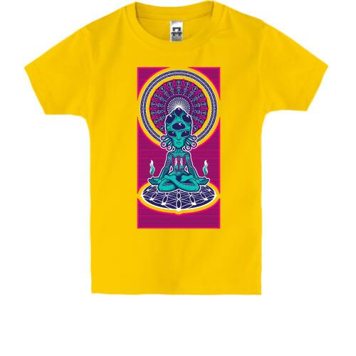 Дитяча футболка з прибульцем в позі лотоса і орнаментом