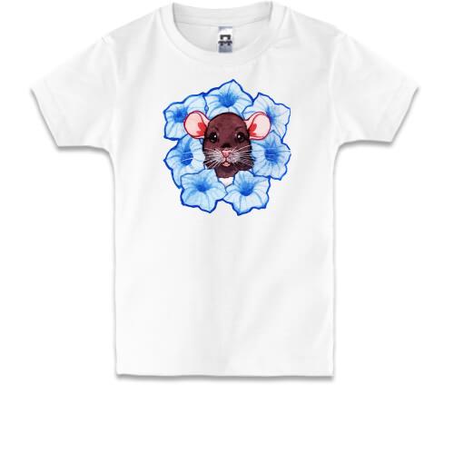 Дитяча футболка з щуром в блакитних квітах