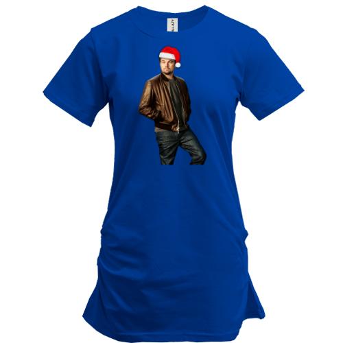Подовжена футболка з Леонардо Ді Капріо в новорічній шапці
