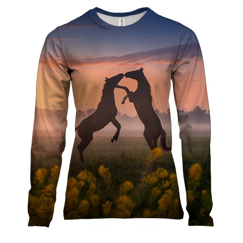 Женский 3D лонгслив с лошадьми на поле