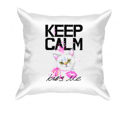 Подушка з кошеням Keep calm and kiss me