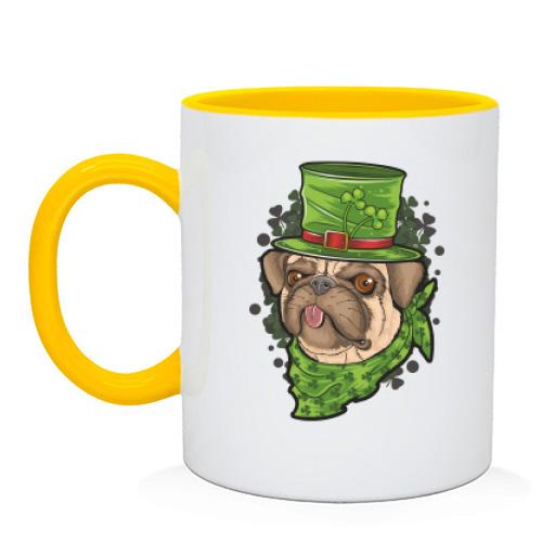 Чашка з мопсом в зеленому капелюсі