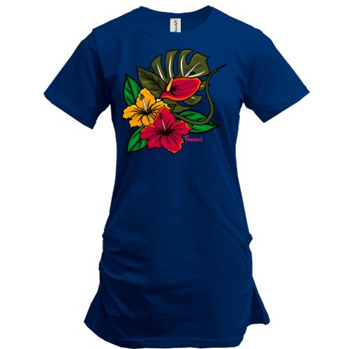 Подовжена футболка з тропічними квітами і листям