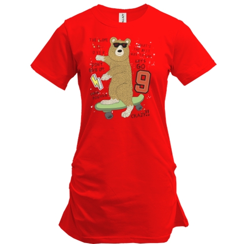 Подовжена футболка з ведмедем в окулярах на скейті