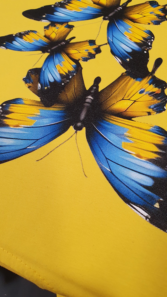 Мужской лонгслив с желто-синими бабочками Мужской лонгслив с желто-синими бабочками
