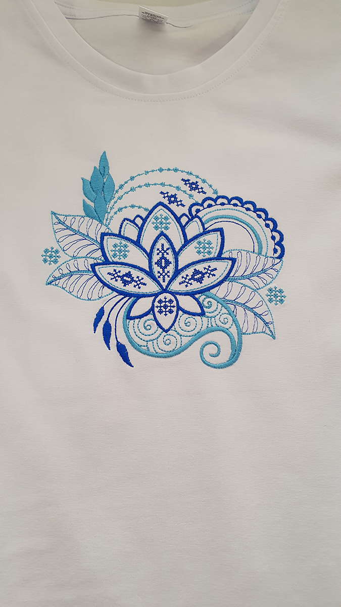 Лонгслив с цветочной мандалой Лонгслив с цветочной мандалой