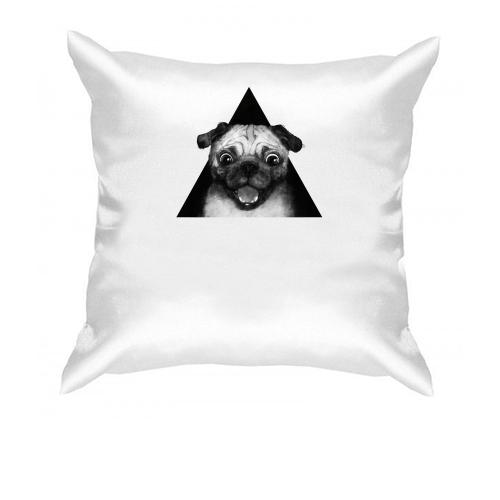 Подушка с черно белым мопсом в треугольнике