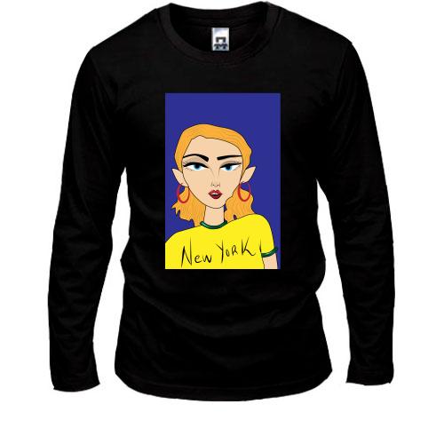 Лонгслив Blonde in a yellow t-shirt