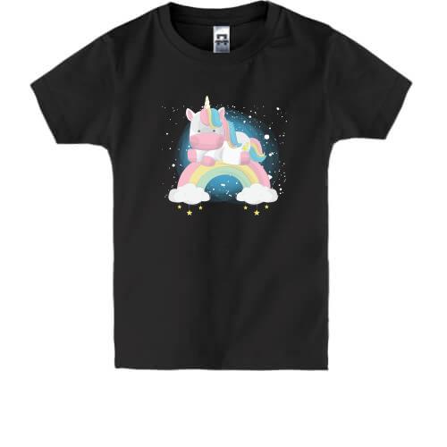 Детская футболка Baby unicorn on a rainbow