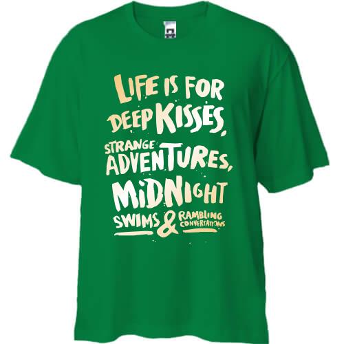 Футболка Oversize Life is for Deep Kisses