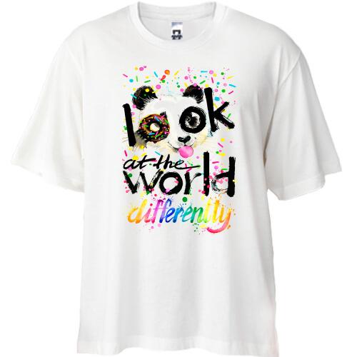 Футболка Oversize Look at the world differently з пандою