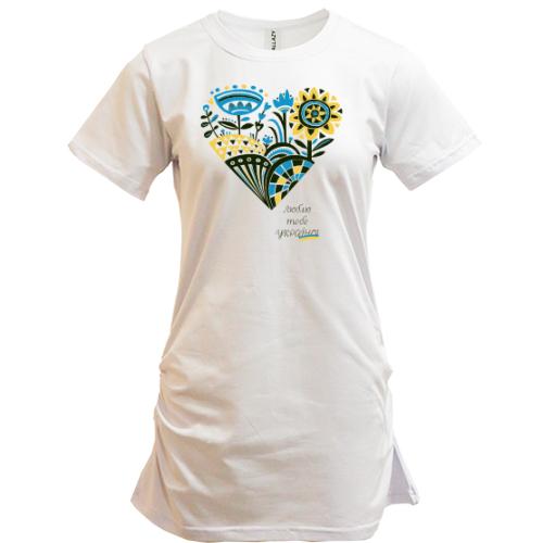 Подовжена футболка з серцем із квітів 