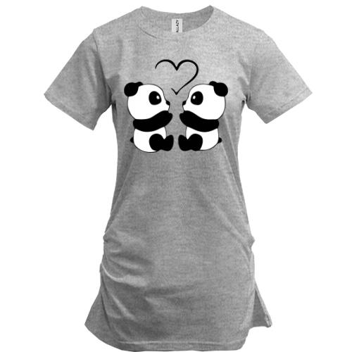 Подовжена футболка із закоханими пандами та серцем