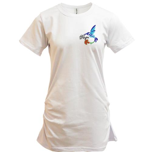 Подовжена футболка зі стилізованим птахом 