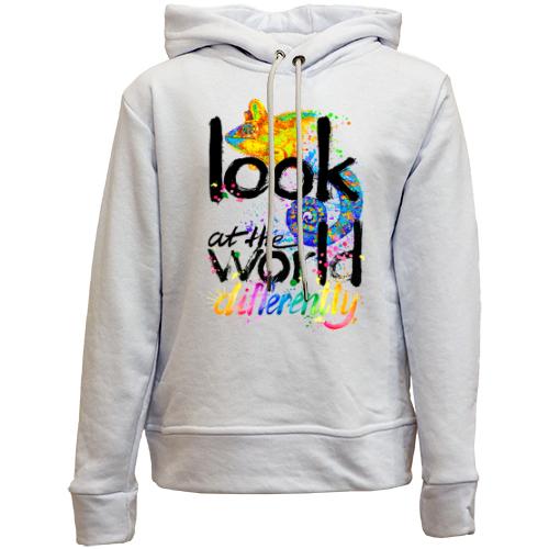 Детский худи без флиса Look at the world differently с хамелеоном