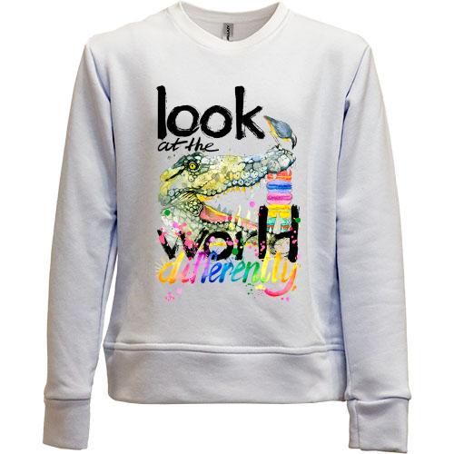 Детский свитшот без начеса Look at the world differently с крокодилом