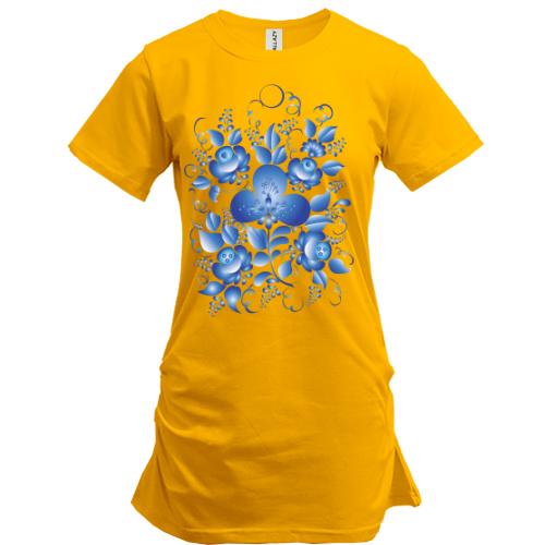 Подовжена футболка з блакитним квітковим орнаментом