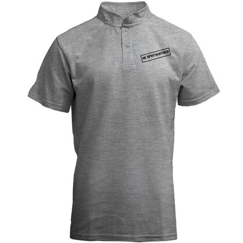 Футболка с воротником стойкой с надписью 