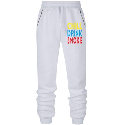 Чоловічі штани із різнокольоровим написом «CHILL, DRINK, SMOKE», виконаним трафаретним шрифтом