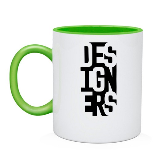 Чашка с оригинальной надписью «DESIGNERS» в три строки, выполненной в стиле негативного пространства