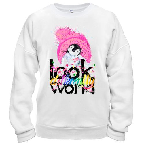 Свитшот Look at the world differently с пингвином