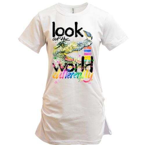 Туника Look at the world differently с крокодилом