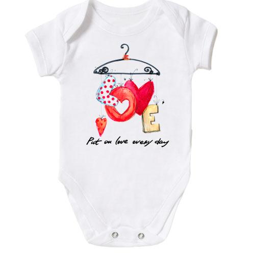 Дитячий боді Put on love every day